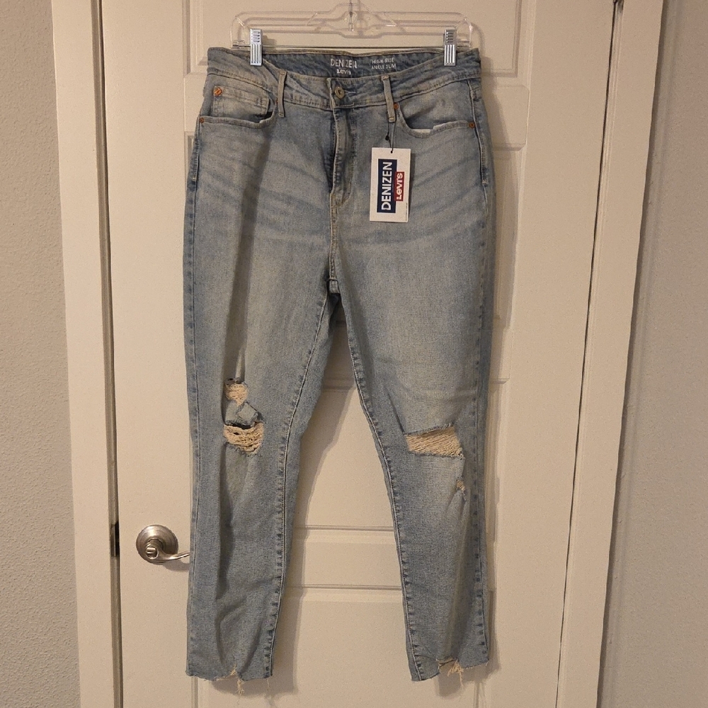 Denizen from Levi's Blue Cropped Ankle Jeans with Vintage Distressing